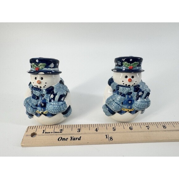 Ceramic Hugging Snowmen Salt & Pepper Shakers Blue White Winter Set - Picture 11 of 12